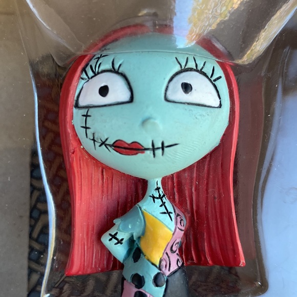 Disney Tim Burton's The Nightmare Before Christmas 25 Year Sally Ornament. - Picture 10 of 13